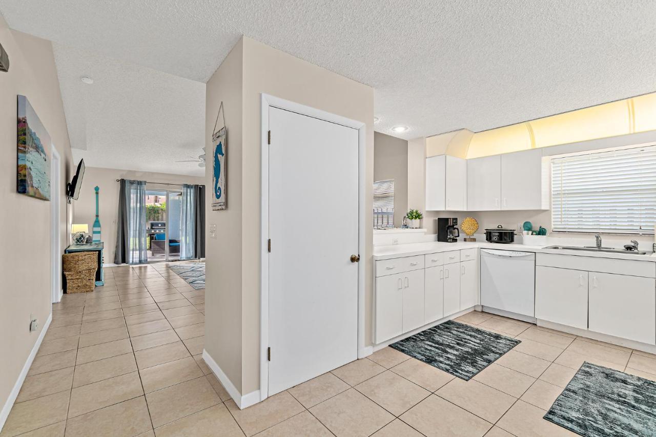 מלבורן Serene Seaside Retreat - Dog Friendly - 2Br Townhouse With Shared Heated Pool Steps To Paradise Beach! מראה חיצוני תמונה